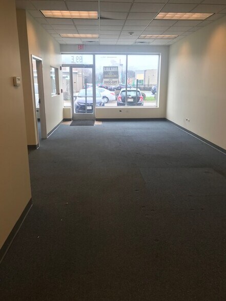 More Photos Of 99 E Palatine Rd, Prospect Heights Freestanding For Lease