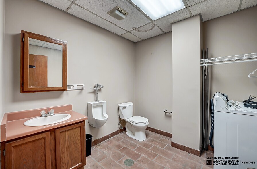 More Photos Of 400-460 Fame Rd, Dayton Light Distribution For Lease