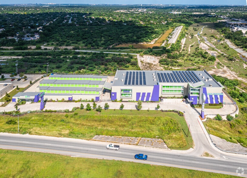 More Photos Of 6414 W Loop 1604 N, San Antonio Self Storage For Lease