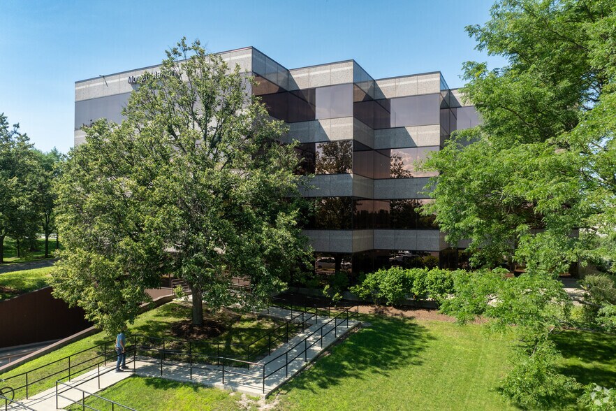 More Photos Of 111 Pfingsten Rd, Deerfield Medical For Lease