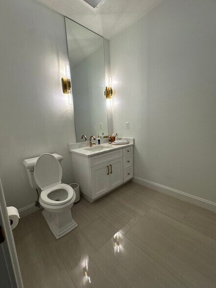 More Photos Of 15429 N Florida Ave, Tampa Medical For Lease