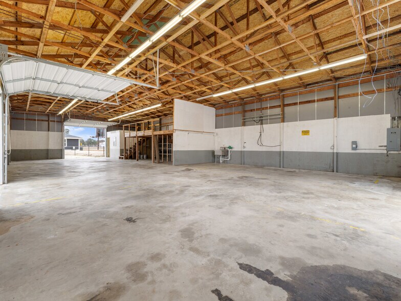 More Photos Of 3261 New Bern Hwy, Jacksonville Light Distribution For Lease