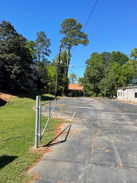 More Photos Of 3500 Riverside Dr, Macon-Bibb Religious Facility For Sale