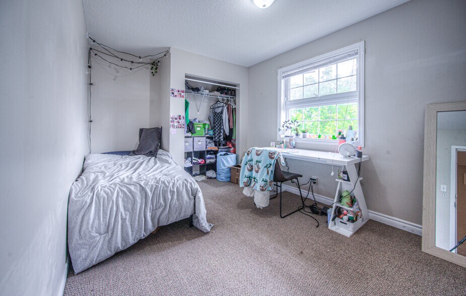More Photos Of 172 Regina St N, Waterloo Apartments For Sale
