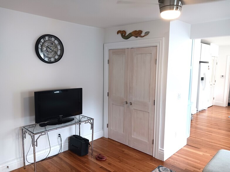 More Photos Of 117 Water St, Stonington Apartments For Sale