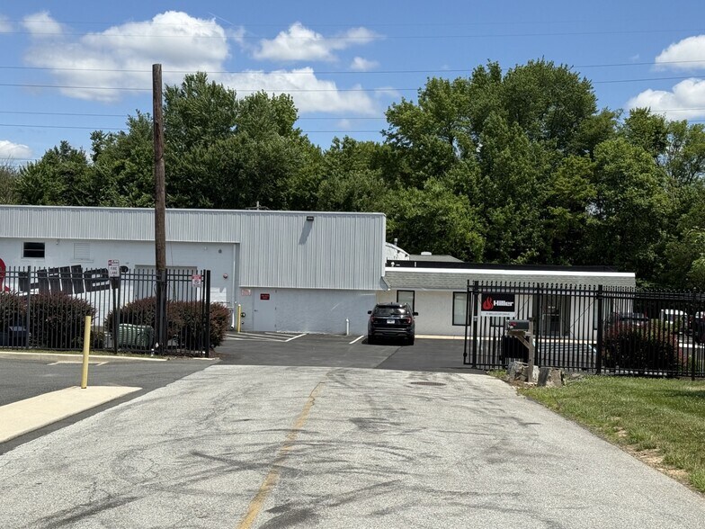 More Photos Of 21 Bellecor Dr, New Castle Warehouse For Lease