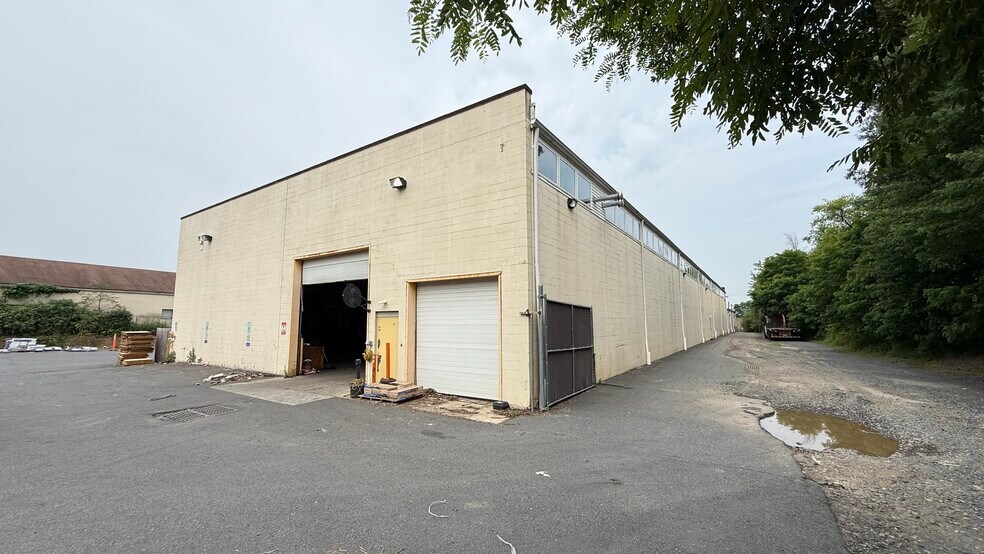 More Photos Of 1002 Jersey Ave, New Brunswick Warehouse For Lease