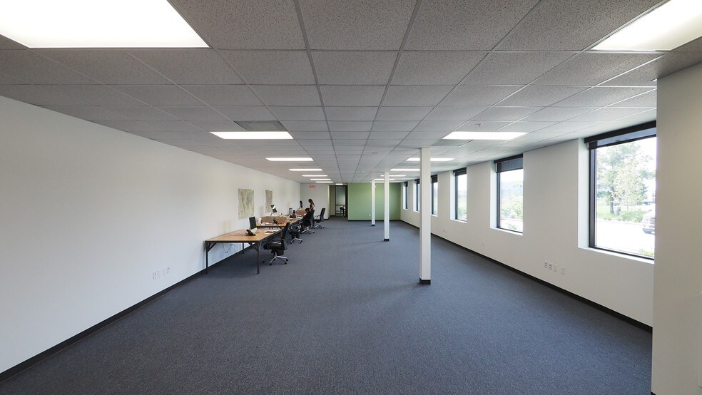 More Photos Of 21110 N Summitry Cir, Katy Warehouse For Lease