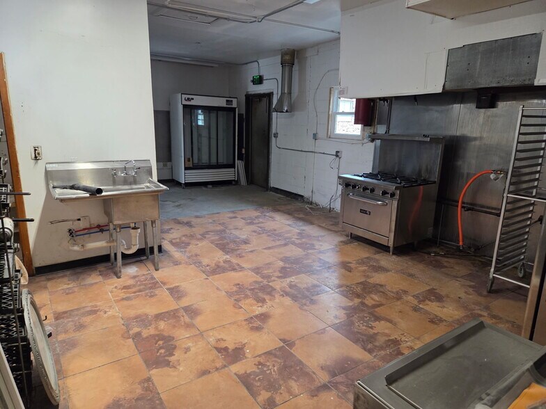 More Photos Of 6344 Gracely Dr, Cincinnati Restaurant For Sale