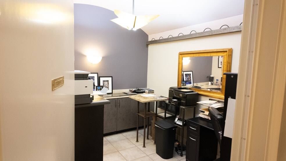 More Photos Of 7520 Perkins Rd, Baton Rouge General Retail For Sale