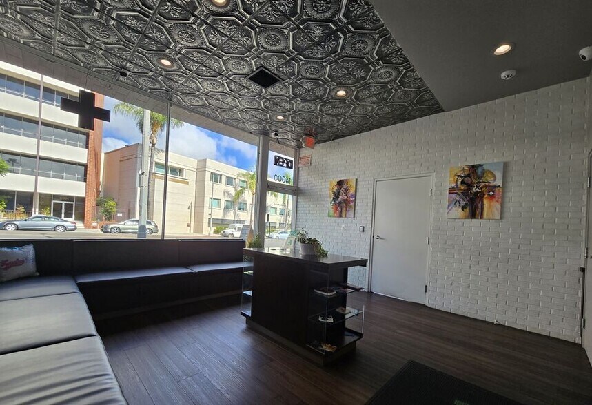 More Photos Of 14000 Ventura Blvd, Sherman Oaks Freestanding For Sale