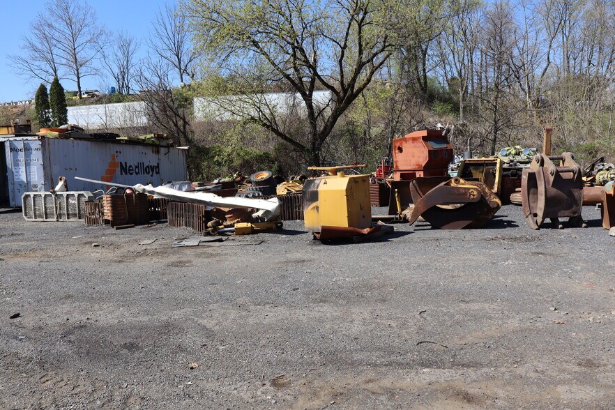 More Photos Of Catasauqua Ave., Whitehall Warehouse For Lease