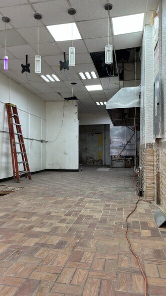 More Photos Of 332 E Gun Hill Rd, Bronx Freestanding For Lease