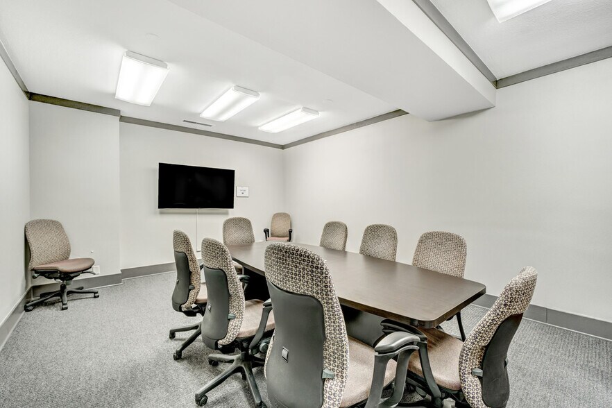 More Photos Of 121 S Broadway Ave, Tyler Office For Lease