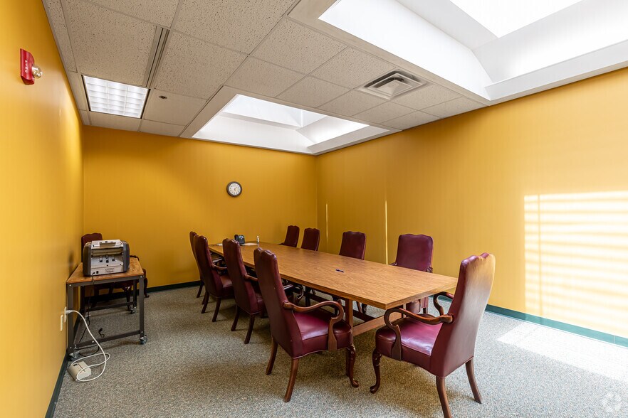 More Photos Of 877 South St, Pittsfield Office For Lease