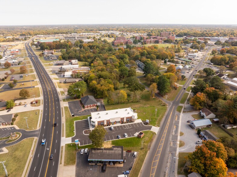 More Photos Of 1713 State Route 121 Bypass North, Murray Medical For Lease