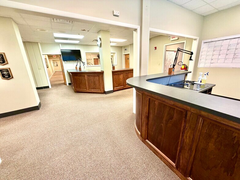 More Photos Of 1102 Thompson Bridge Rd, Gainesville Office For Lease