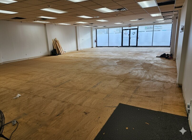 More Photos Of 1443-1449 Main St E, Hamilton General Retail For Lease