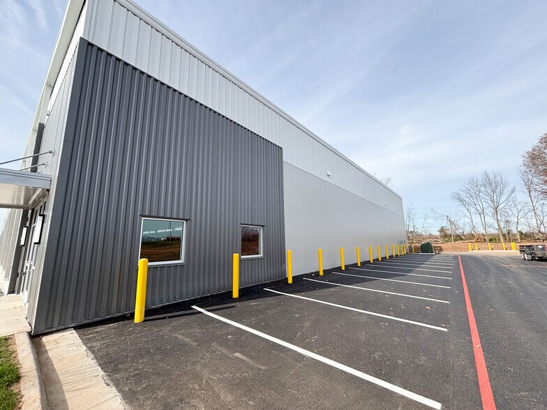 More Photos Of 3135 Hankins Rd, Republic Warehouse For Lease