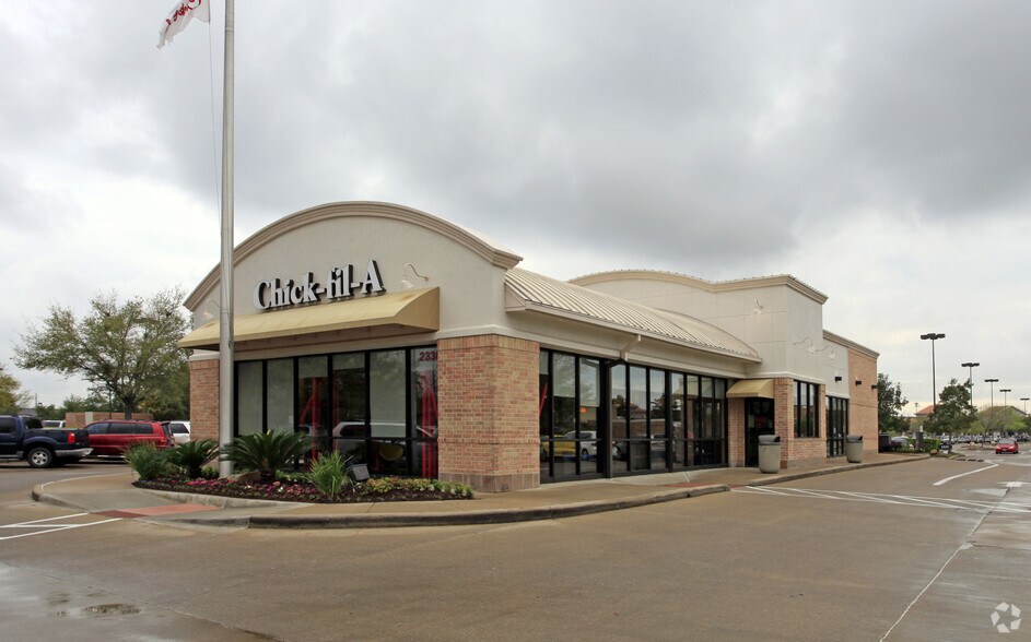 More Photos Of 2725-2623 Town-Center Blvd, Sugar Land Unknown For Lease