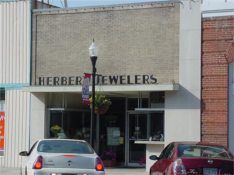 Primary Photo Of 104 E Main St, Fort Valley Storefront For Sale