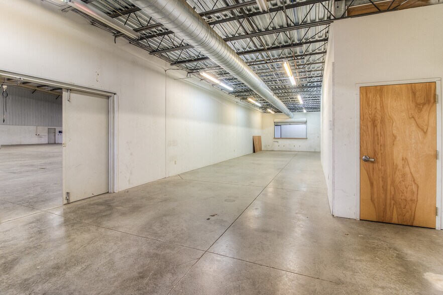 More Photos Of 501 Stover Rd, Grandview Industrial For Sale