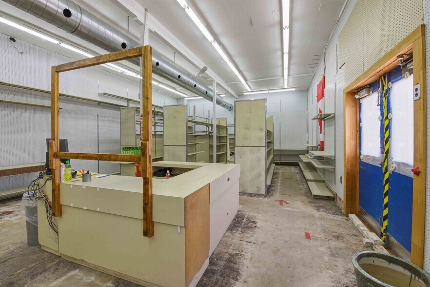 More Photos Of 7024 Hwy 6, Tobermory Storefront Retail Residential For Sale