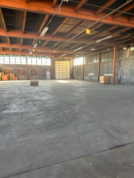 More Photos Of 111 Paterson Plank Rd, Carlstadt Warehouse For Lease