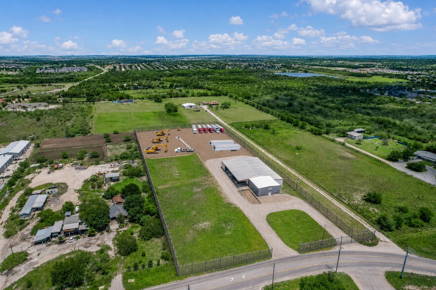 More Photos Of 1251 Bunton Creek Rd, Kyle Warehouse For Lease