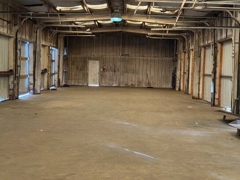 More Photos Of 239 James St, Gallatin Industrial For Sale
