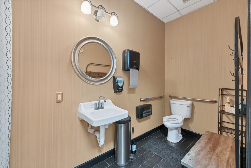 More Photos Of 1717 E 5th Ave, Tampa Warehouse For Sale