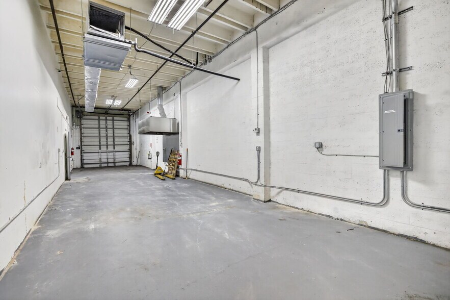 More Photos Of 2027 Sherman St, Hollywood Flex For Lease