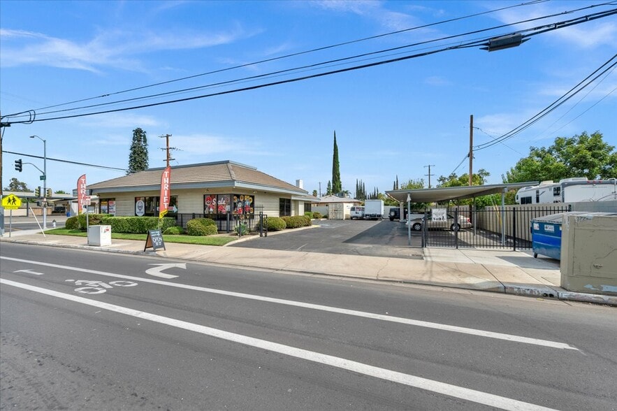 More Photos Of 445 W Dakota Ave, Fresno Office Residential For Sale