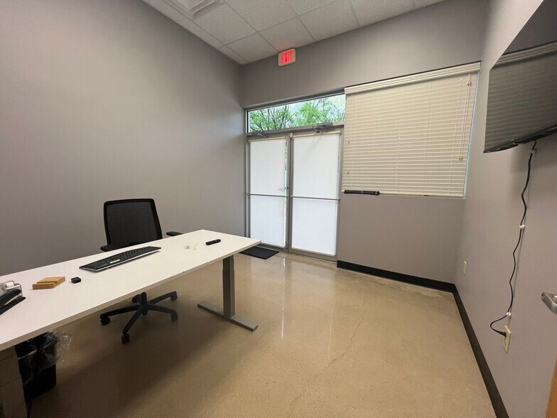 More Photos Of 900-902 SE 5th St, Bentonville Office For Lease