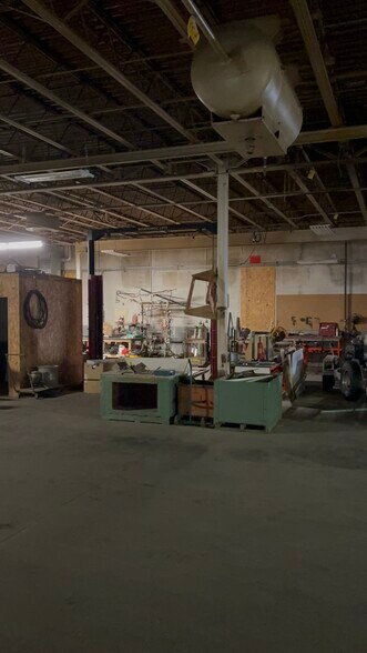 More Photos Of 1912 Columbus St, Two Rivers Manufacturing For Sale