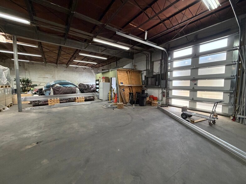 More Photos Of 3241-3249 NW 38th St, Miami Manufacturing For Sale