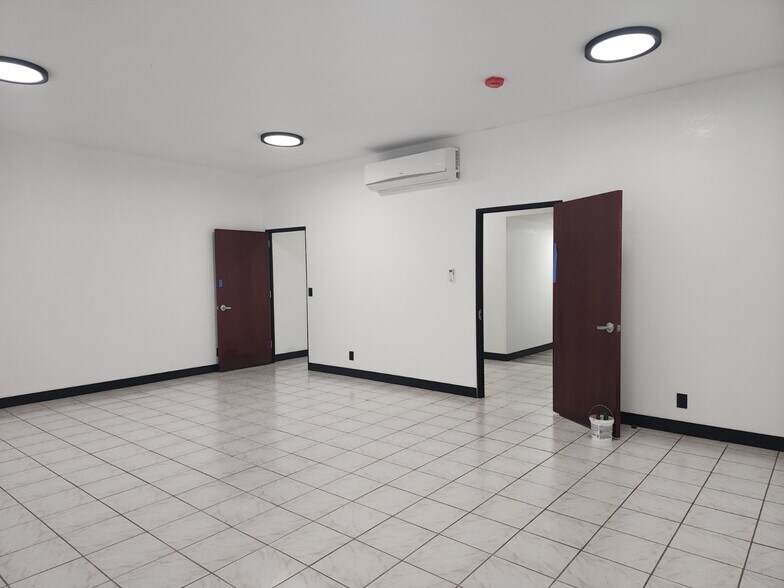 More Photos Of 942 S Gerhart Ave, Commerce Coworking Space