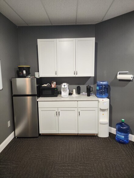 More Photos Of 743 Columbia Tpke, East Greenbush Medical For Lease