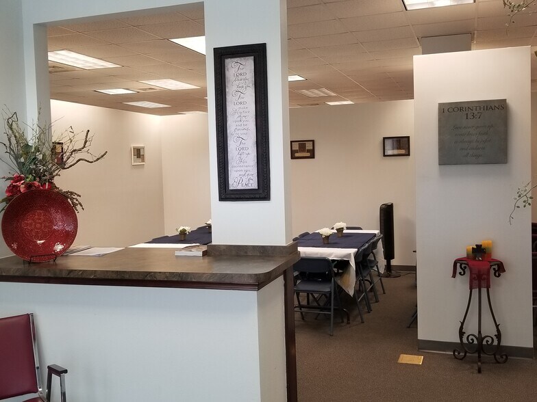 More Photos Of 124 E Miracle Strip Pky, Mary Esther Office For Lease