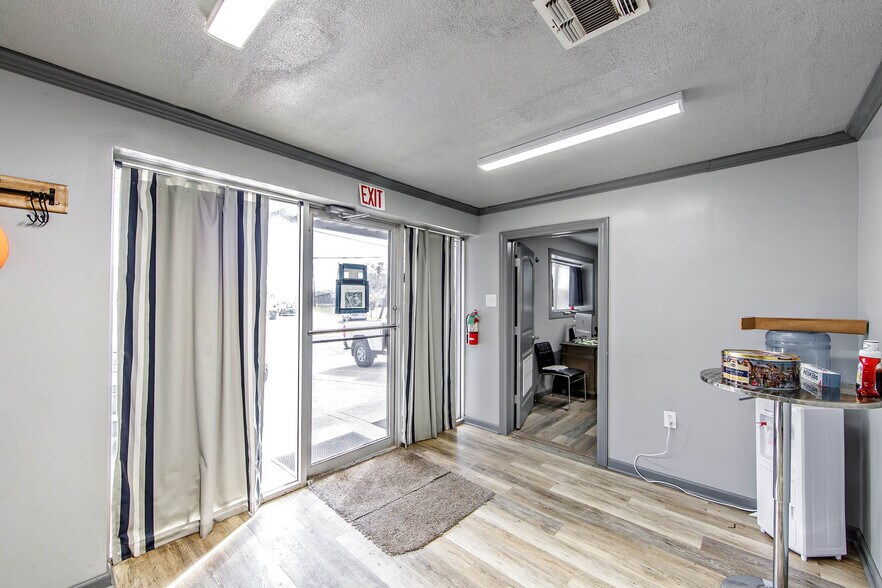 More Photos Of 1005 Saadi St, Houma Manufacturing For Sale