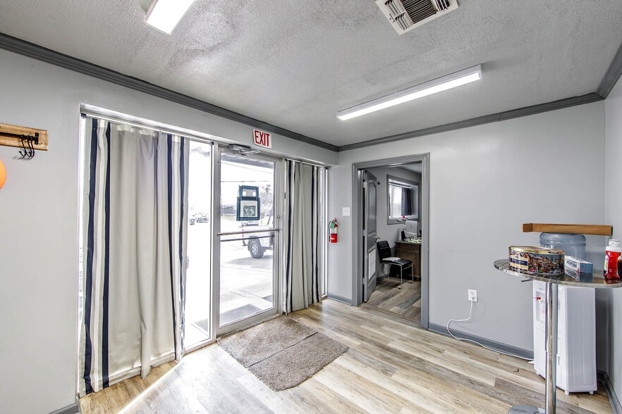 More Photos Of 1005 Saadi St, Houma Manufacturing For Sale