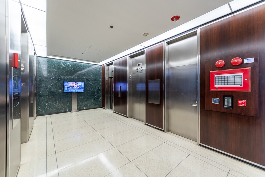 More Photos Of 11 E Adams St, Chicago Office For Lease