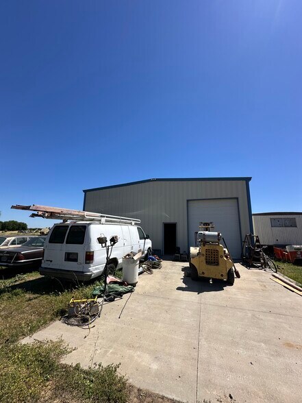 More Photos Of 6738 Greenbay Rd, Arbuckle Land For Lease