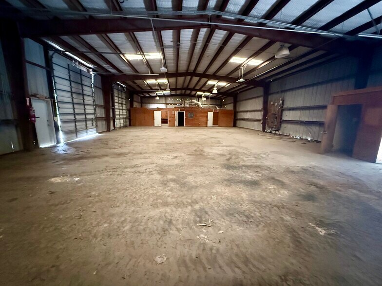 More Photos Of 433 N Navigation Blvd, Corpus Christi Manufacturing For Lease