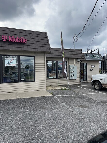 More Photos Of 2002 Genesee St, Utica Restaurant For Lease