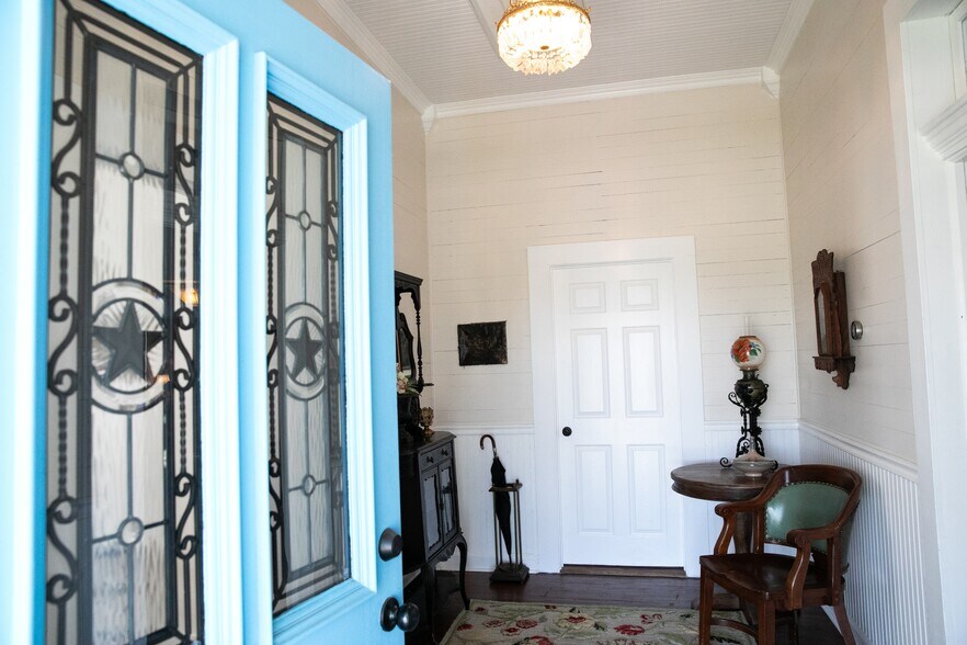 More Photos Of 13404 Washington St, Burton Specialty For Sale