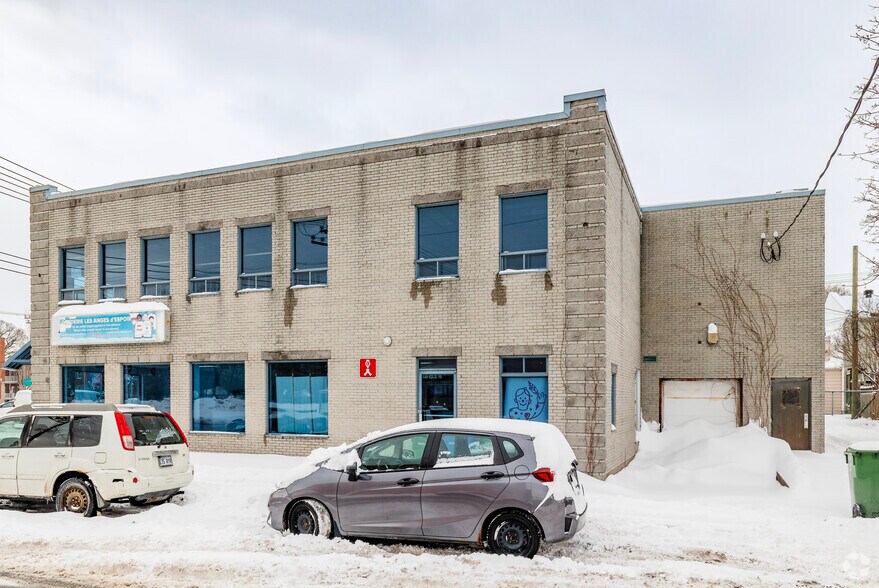 More Photos Of 600 Rue Victoria, Montréal Storefront Retail Office For Lease
