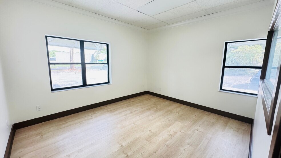 More Photos Of 8421 Baymeadows Way, Jacksonville Loft Creative Space For Lease