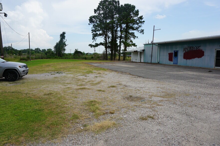 More Photos Of 906 Third St, Lake Arthur Light Manufacturing For Sale