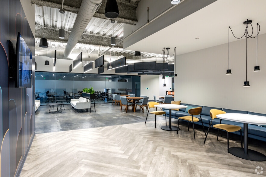 More Photos Of 10735 David Taylor Dr, Charlotte Unknown For Lease